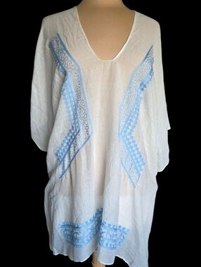 Anthropologie White Tunic Caftan with Light Blue Embroidery Sz M
